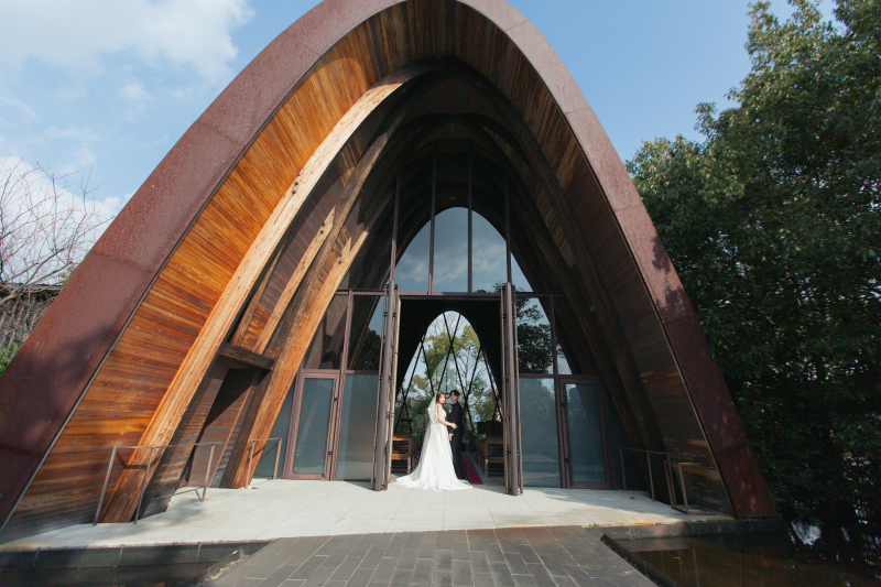 あやめ池のチャペル