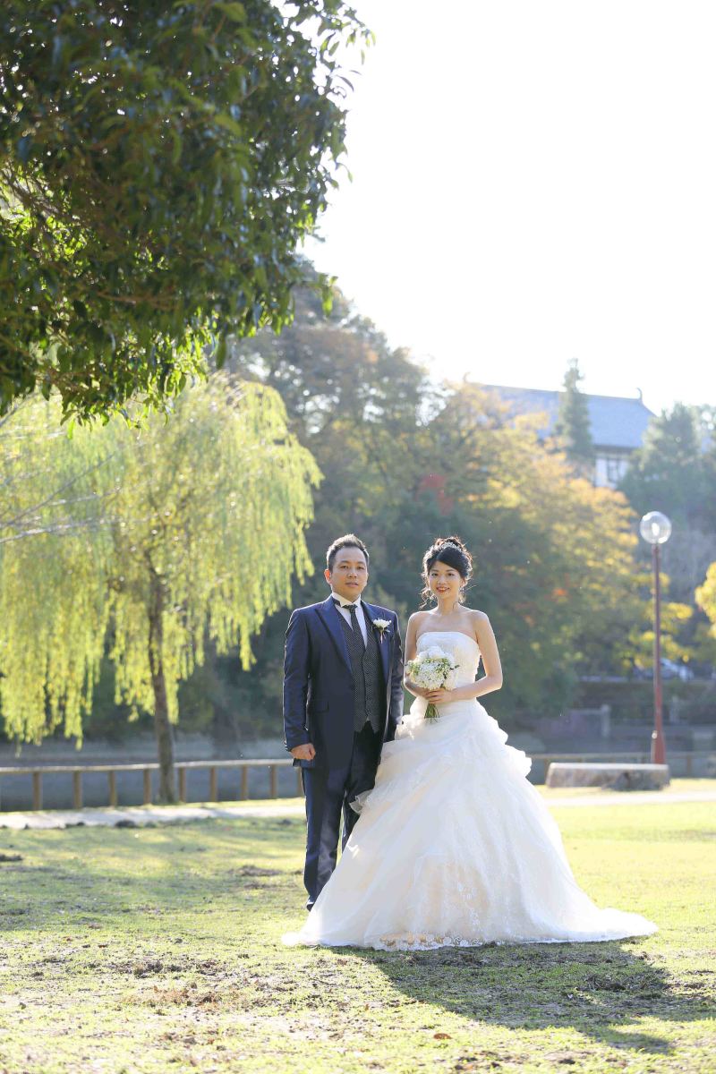 晴天の下でのドレス撮影