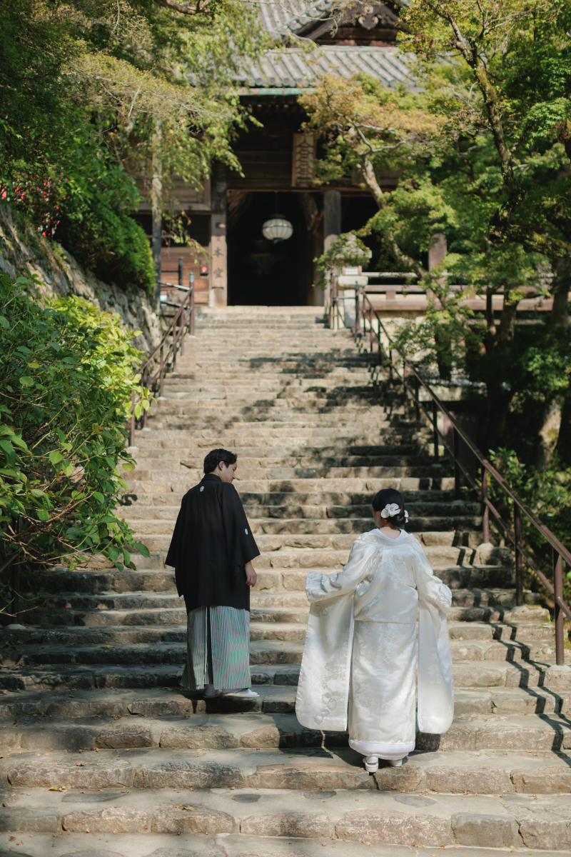 長い階段をゆっくり登ります