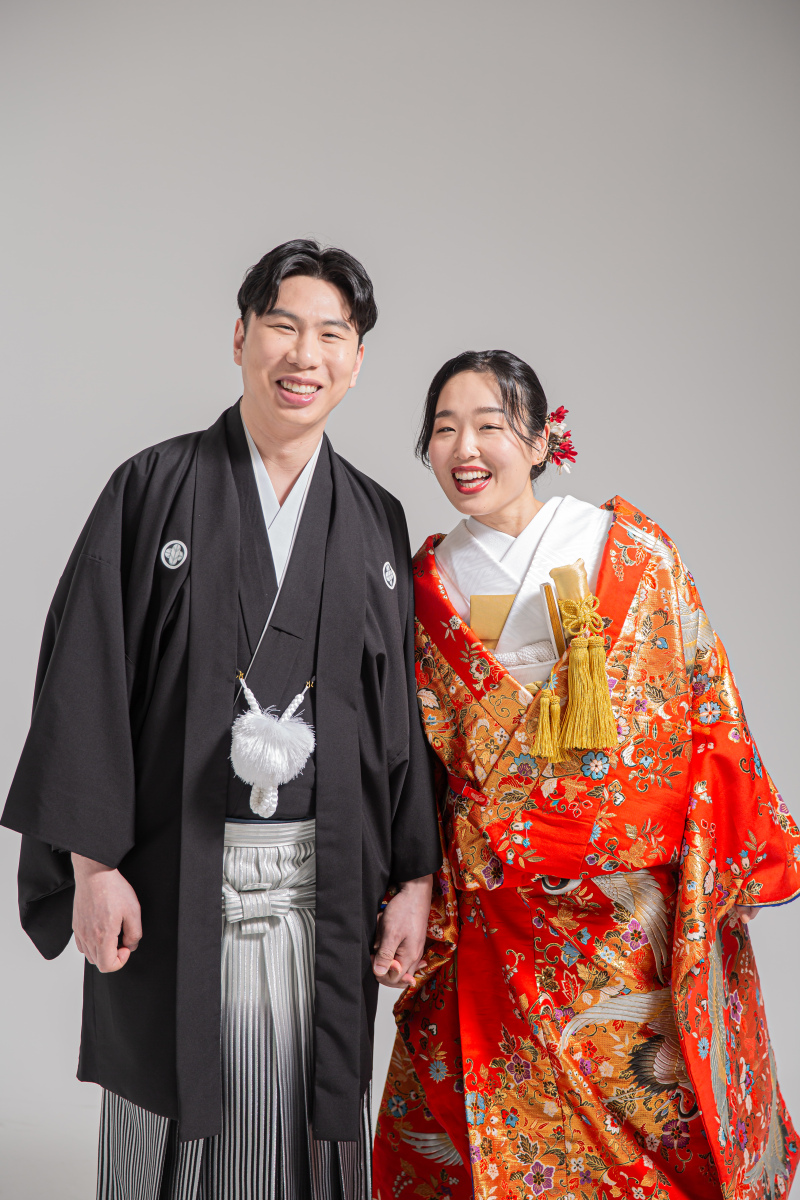 鮮やかな赤、夫婦の門出