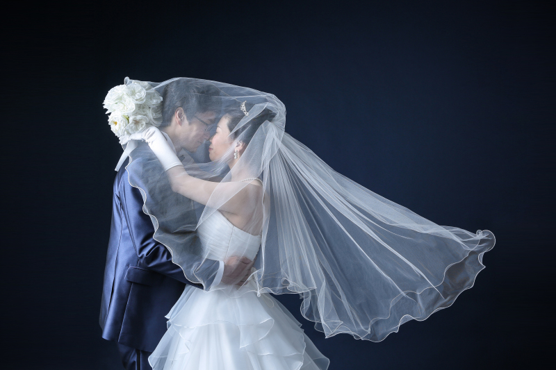 ベールに包まれて