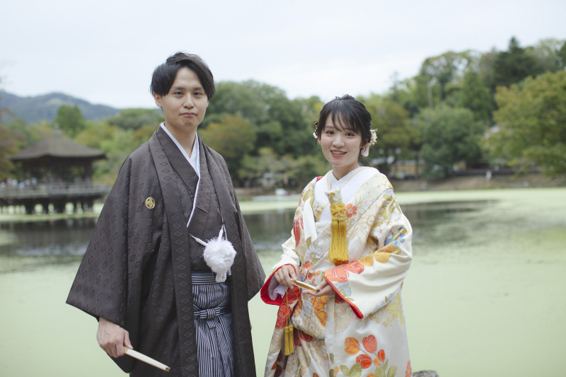 かっちりとした立ち姿も