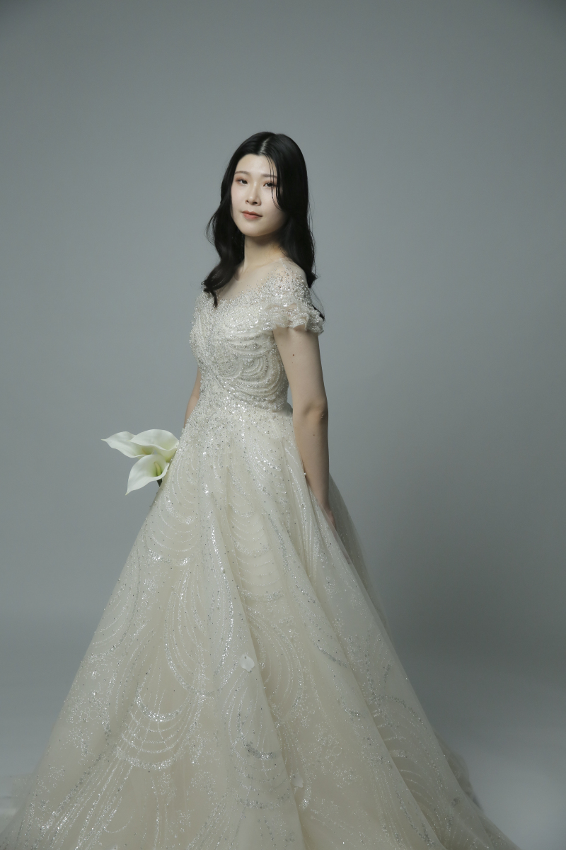 韓国ドレス「アウルム」