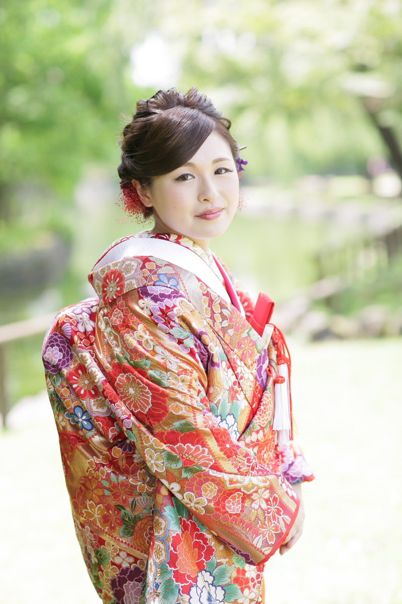 素敵な新婦様と可愛い花柄の色打掛