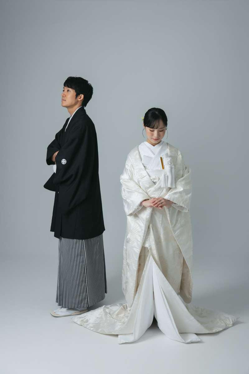 カメラマンからポーズの指示が飛びます