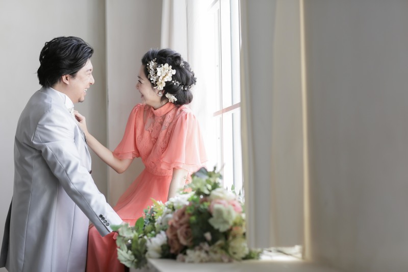 窓辺で見つめ合いながら、、、