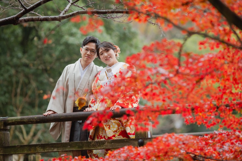 見事な紅葉に囲まれて