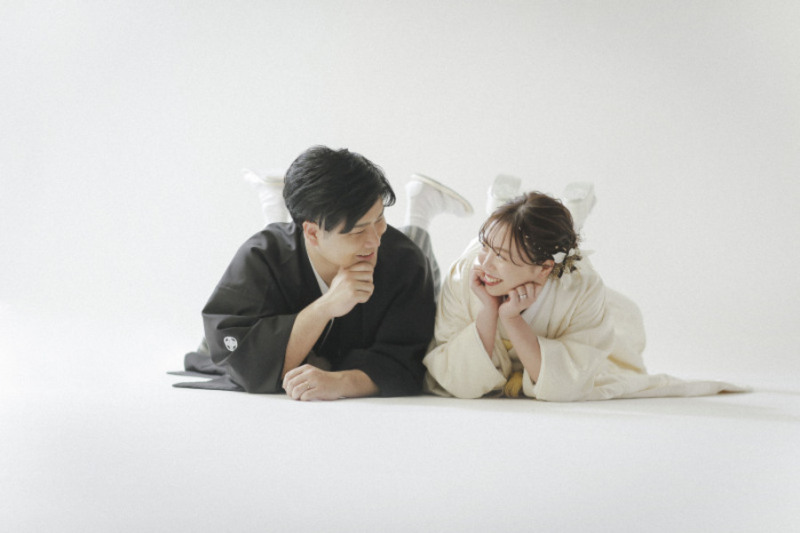 シンプルなスタジオ撮影だとおふたりだけの自由な撮影になります☺︎