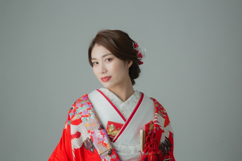 【土日祝料金オフなど選べる10大特典つき】洋装+和装スタジオプラン◇全データ300カット・スタイルアップ&美肌補正付き!