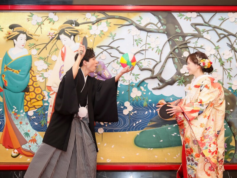 お茶目なショットも!