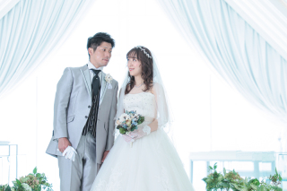 ドレス2点♥光が差し込むチャペル