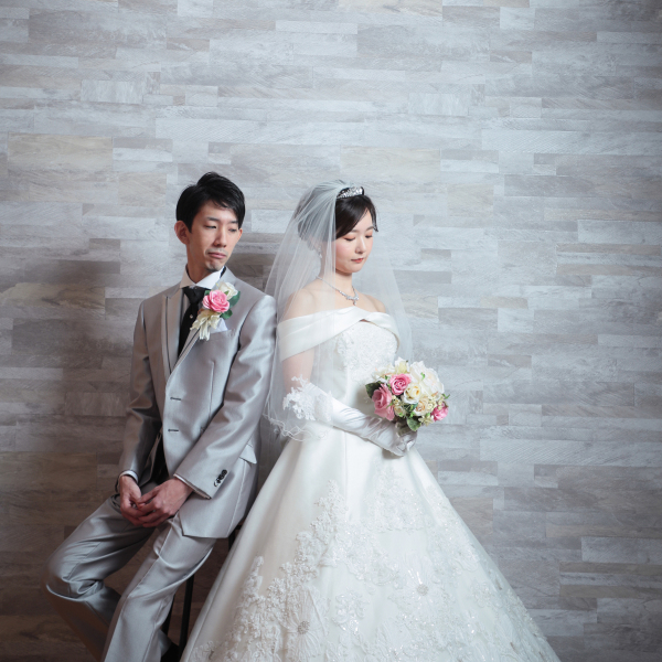 背中で感じあう