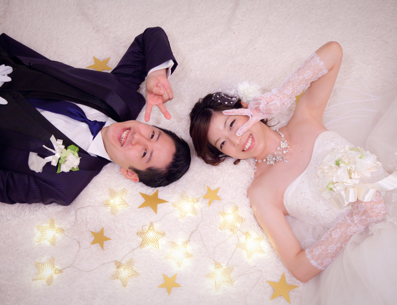 ウェディングドレスでも寝ころびショット！