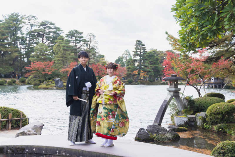 秋色の兼六園で