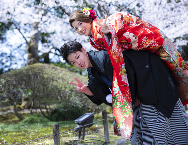 力持ちの新郎様