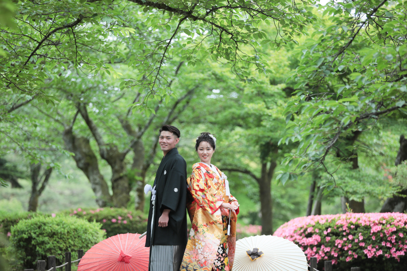 お二人と緑のコントラスト