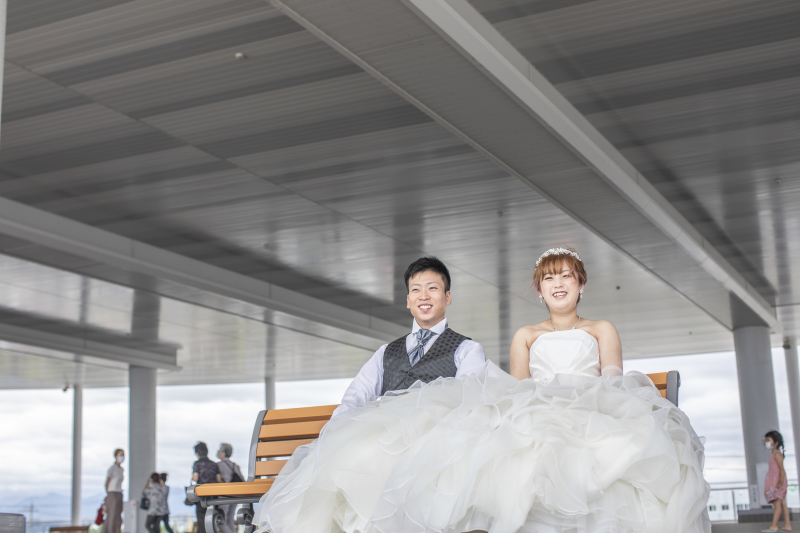 ベンチに座って