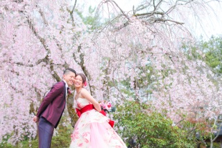 満開のしだれ桜の前で♡