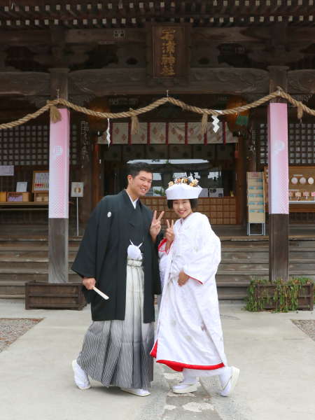 由緒ある神社の境内にて
