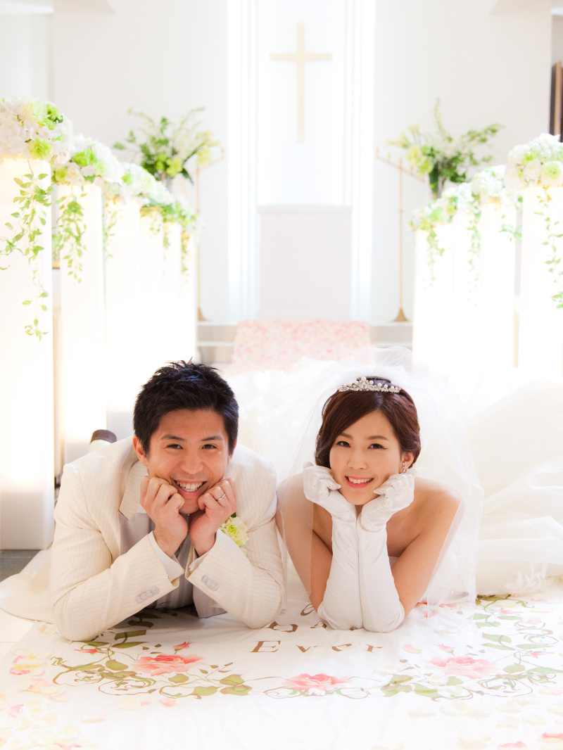 バージンロードを飾りつけ★