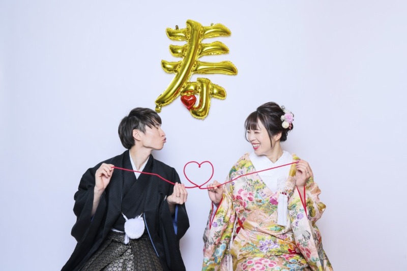 スタジオ撮影もふたりらしさを演出してみて！