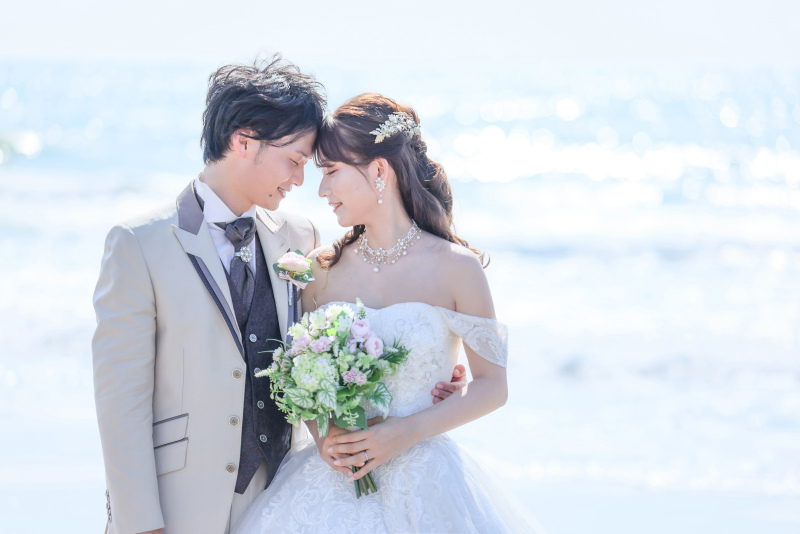 ビーチ撮影でもドレスにはこだわりたい花嫁さまに！