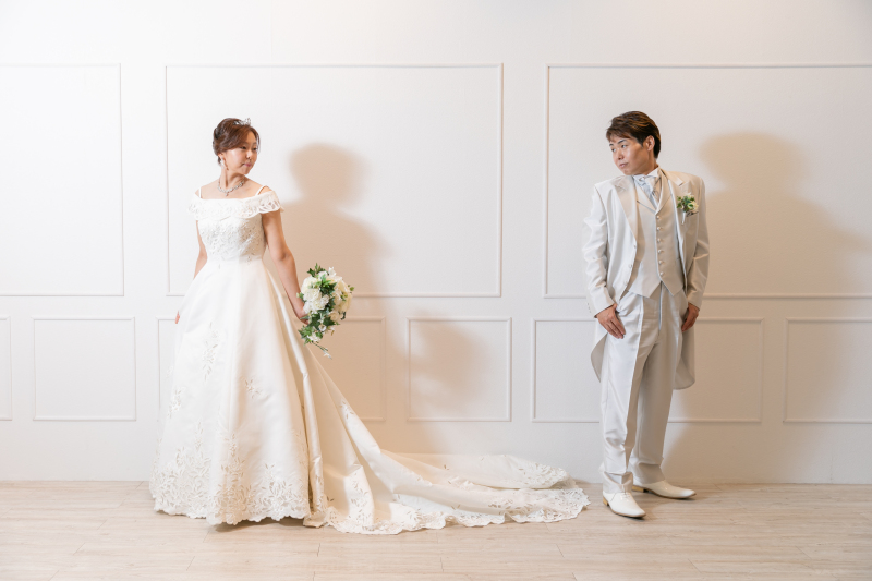 真っ白な壁の前で♡