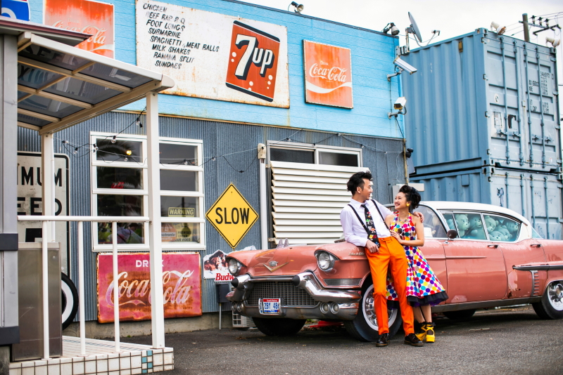 50'sファッションの代名詞ともいえるロックでスパイシーさが特徴の『ロカビリースタイル』★アメリカンな雰囲気でかっこよさ、可愛さどちらも引き立たせるこのスタイルは、カラフルな背景と相性抜群です！！