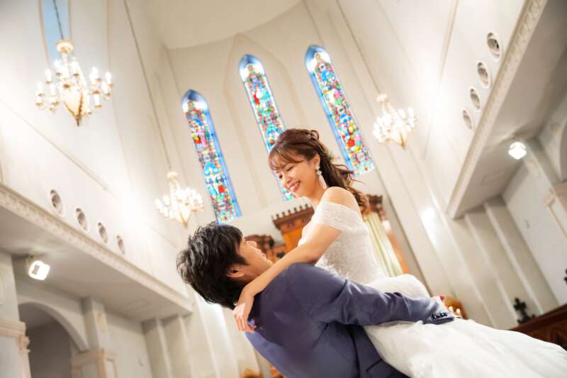 洋装×大聖堂チャペル|衣裳・ヘアメイク・写真込みで安心!