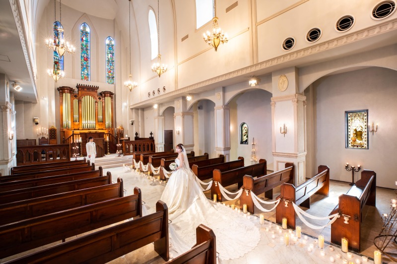 洋装×大聖堂チャペル|衣裳・ヘアメイク・写真込みで安心!