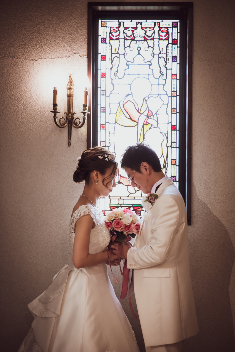 ステンドグラスの前で…♡