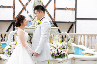 【洋装】チャペル×中庭