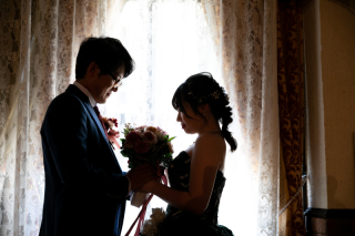 【洋装2着】チャペル×中庭