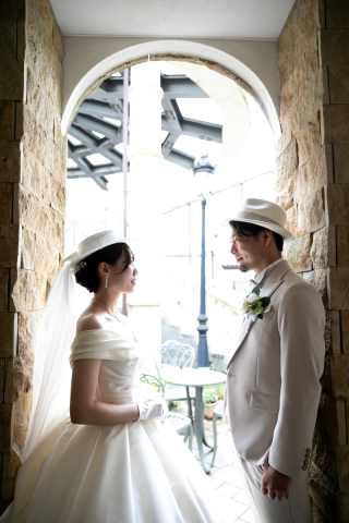 フォトウェディングLucia茅ヶ崎店_ヨーロピアンな中庭フォト