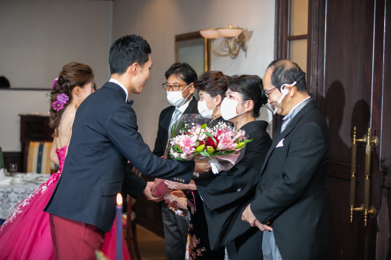 【両親への手紙+花束】ありがとうを届けるチャペルフォトウェディング