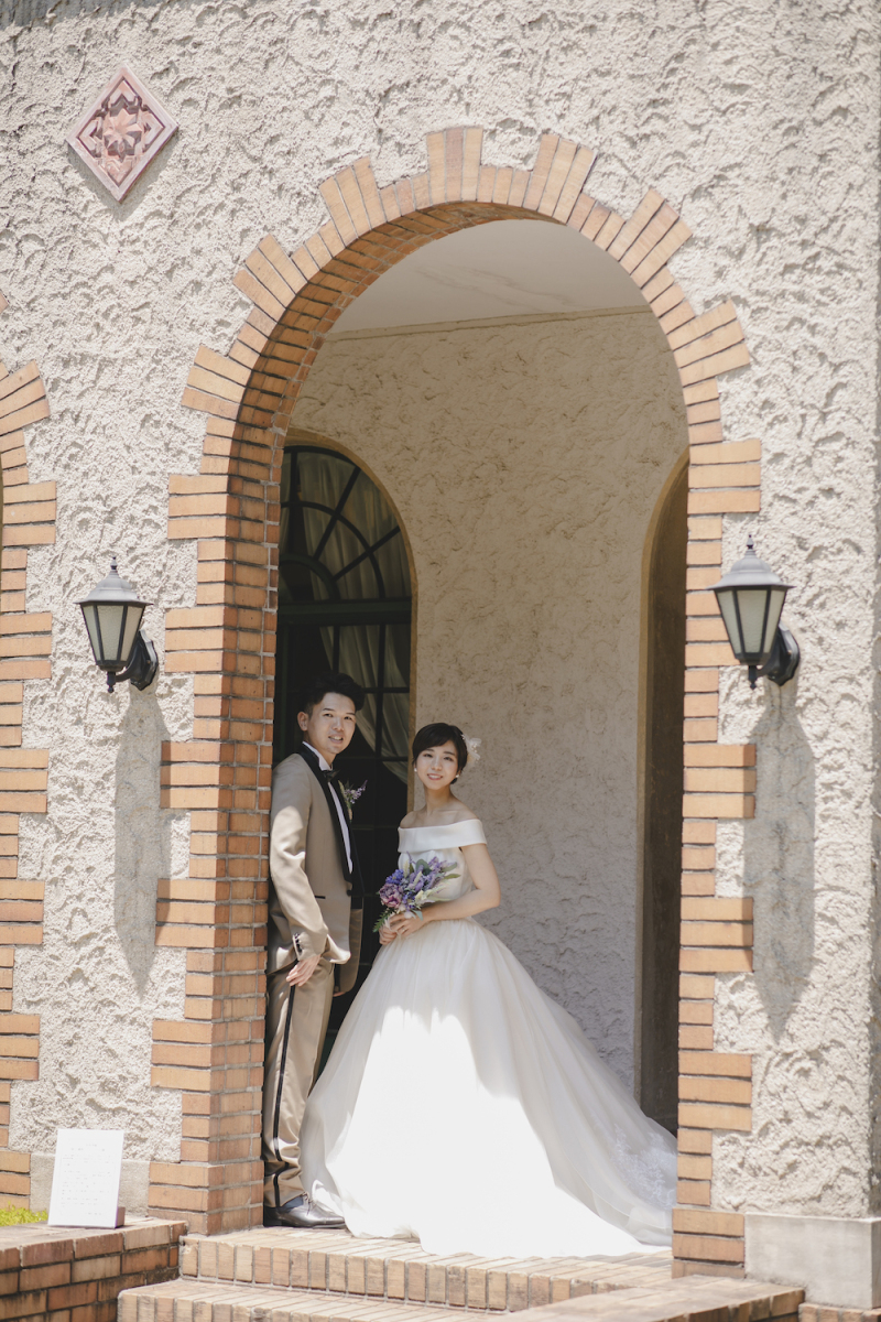 外に出て玄関の前で