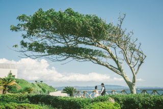 前撮り・フォトウェディング『穴場の海岸でロケーション撮影