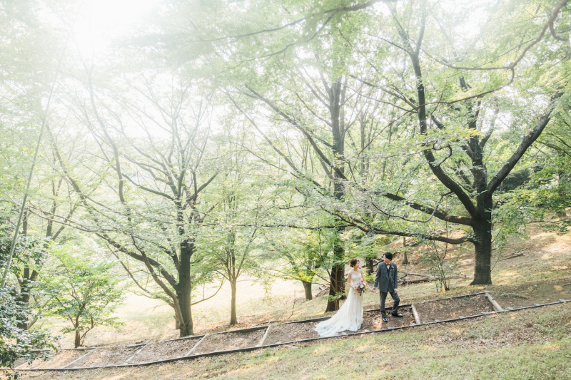 手を引いてすすむ