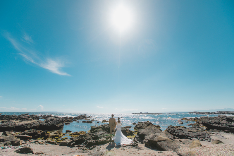 晴天の青空の下で