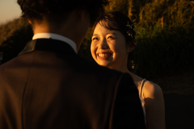 ご新郎様越しの