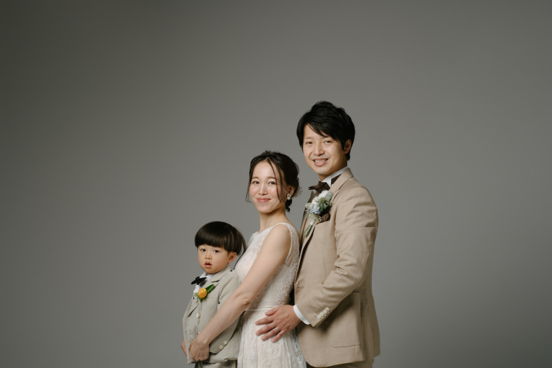 みんな同じ方向を向いて並ぶ