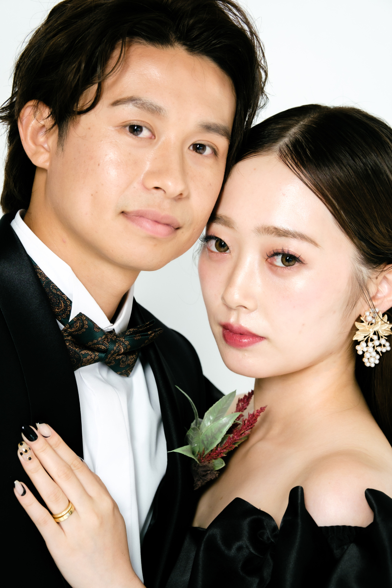 凛とした表情で