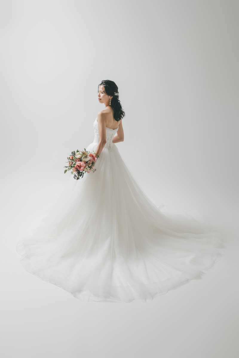 トレーンを広げて