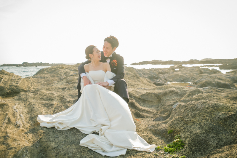 ご新郎様が後ろから抱きしめて