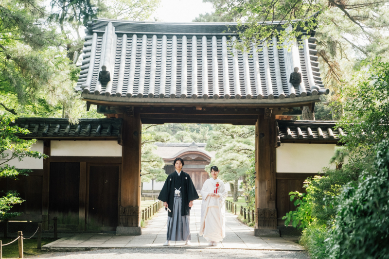 定番の門の正面で