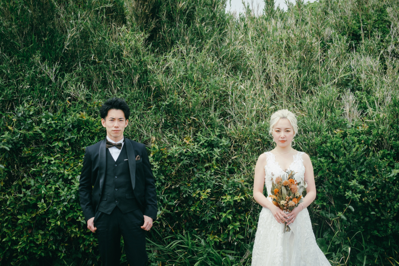 生い茂った緑をバックに