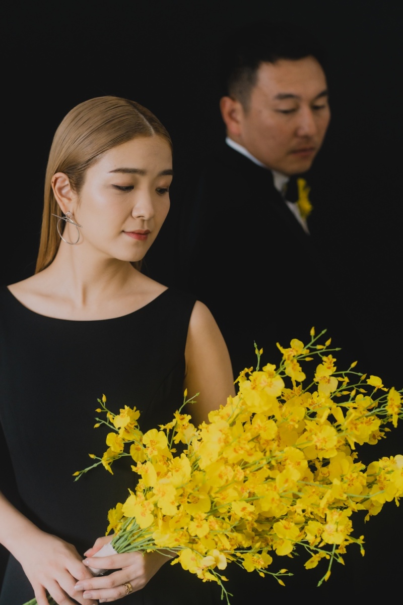 ブラックコーデと鮮やかな赤無垢と【ONELIFE】