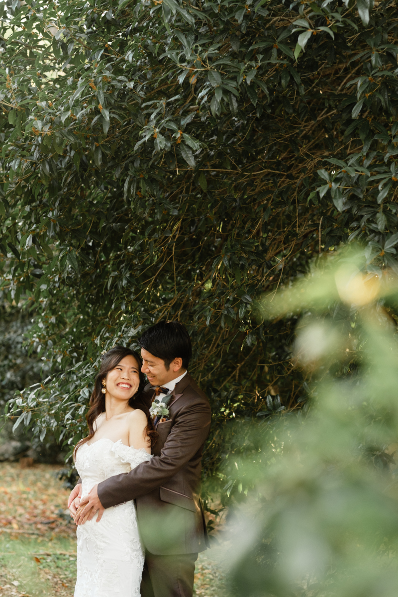 お腹に手を添えて