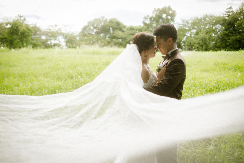 ベールを広げて