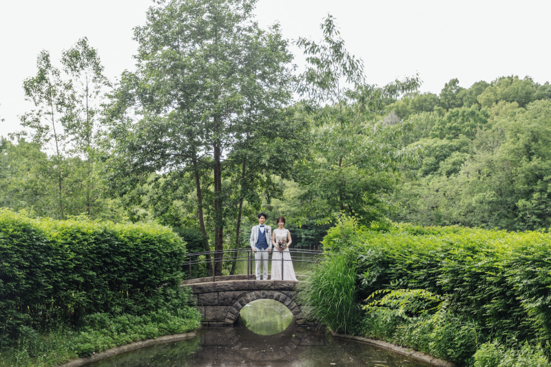 今度は小さな橋の上にて